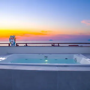 Duca D'aosta Terrace, Skypool & Sauna , Acquedolci Italy